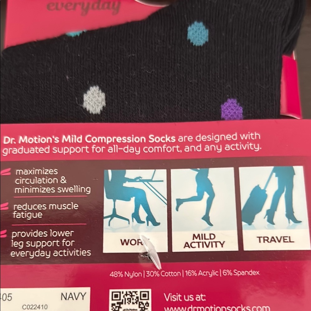 Women's Everyday Compression Knee-High Socks - Red - Picture 3 of 3